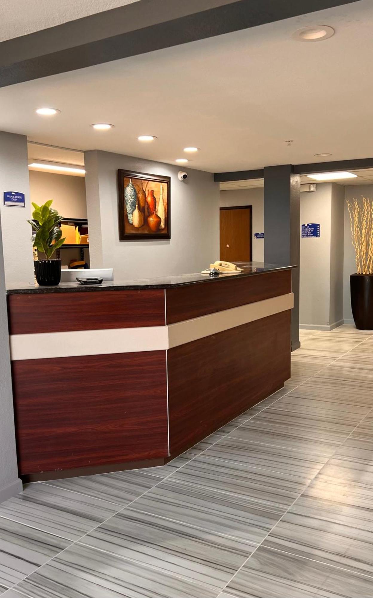 Blisspoint Inn & Suites, Northwood Exterior photo